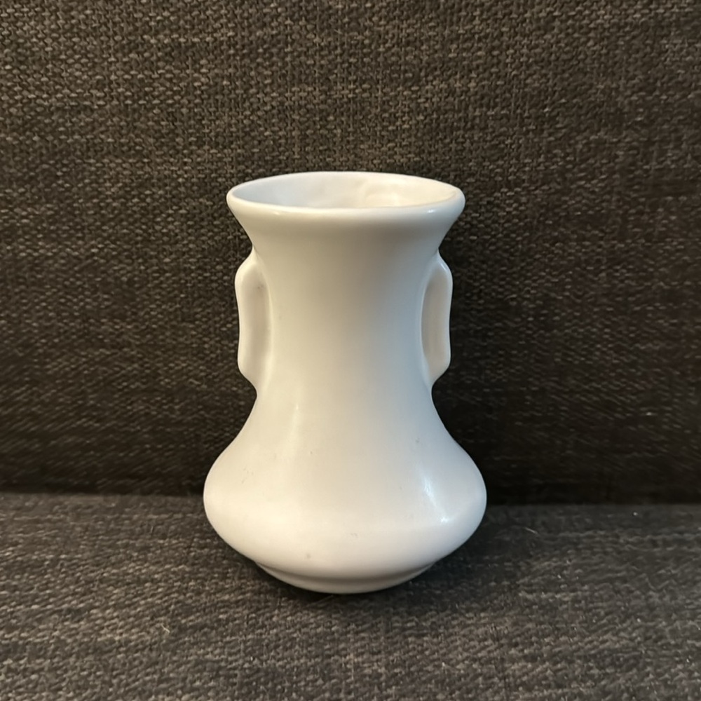 Lot of two miniature vintage vases. One marked Restoration Hardware - Haggar - Picture 5 of 7